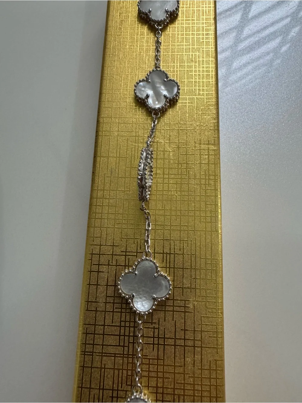 Clover Floral Alhambra Style Bracelet - Mother of pearl